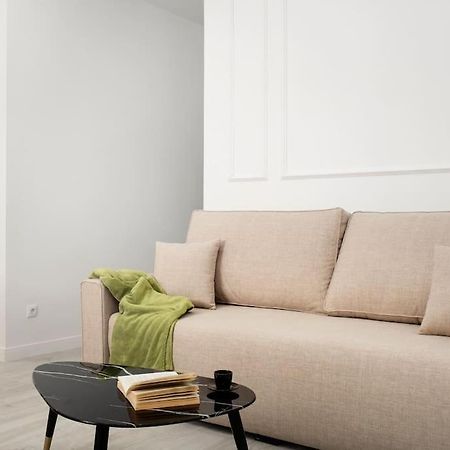 Newly Refurbished Modern 2-Bed Apartment In Heart Of טורמולינוס מראה חיצוני תמונה