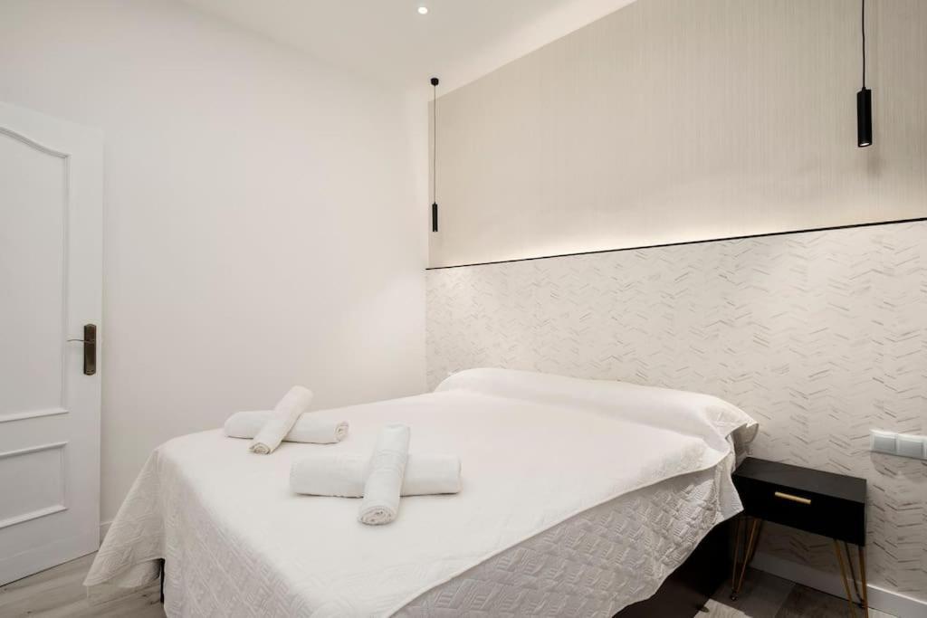 Newly Refurbished Modern 2-Bed Apartment In Heart Of טורמולינוס מראה חיצוני תמונה