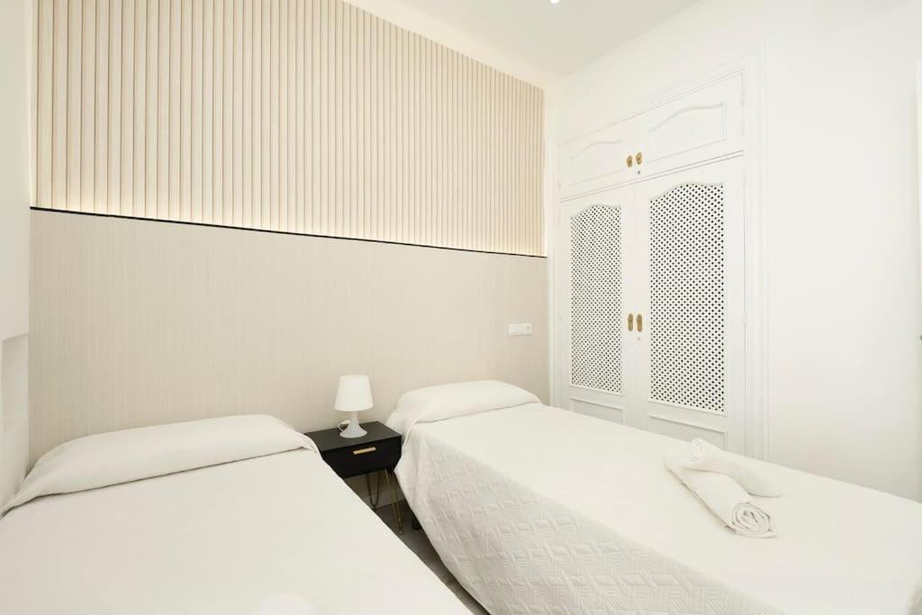 Newly Refurbished Modern 2-Bed Apartment In Heart Of טורמולינוס מראה חיצוני תמונה
