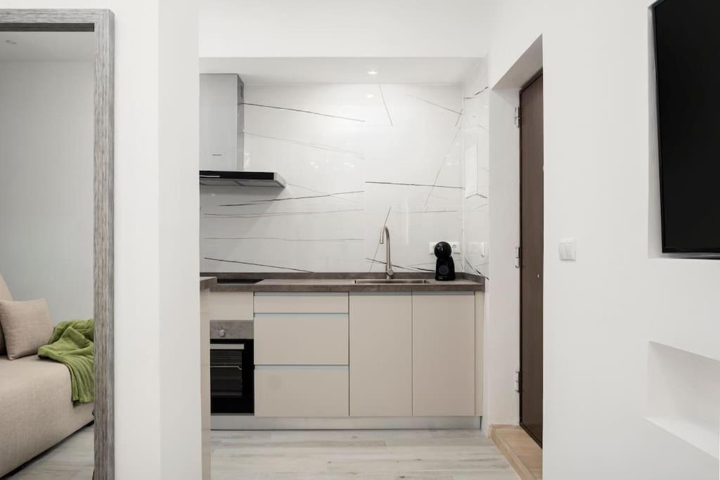Newly Refurbished Modern 2-Bed Apartment In Heart Of טורמולינוס מראה חיצוני תמונה