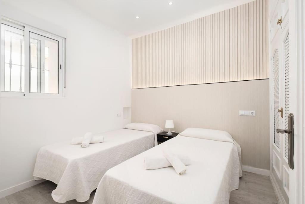 Newly Refurbished Modern 2-Bed Apartment In Heart Of טורמולינוס מראה חיצוני תמונה