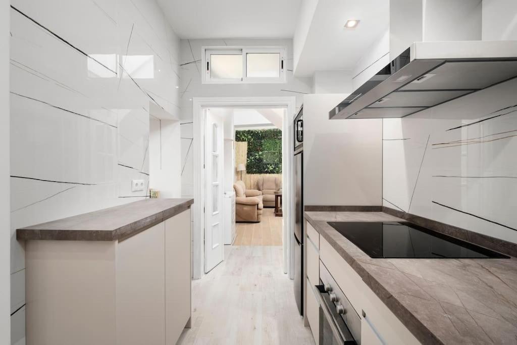 Newly Refurbished Modern 2-Bed Apartment In Heart Of טורמולינוס מראה חיצוני תמונה
